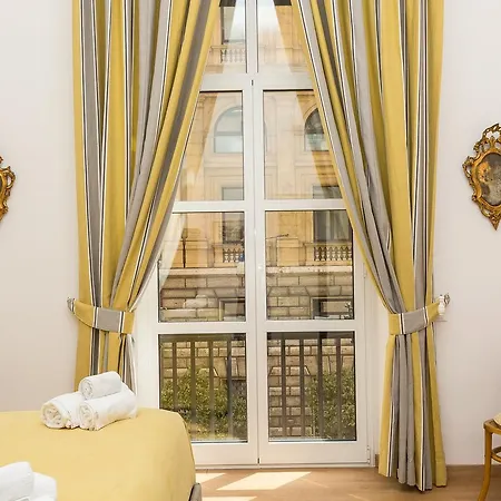 Prestigious Via Barberini Řím