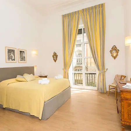 Prestigious Via Barberini Řím