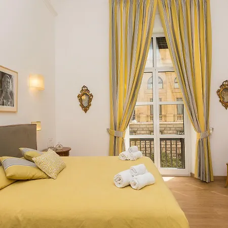 Prestigious Via Barberini Apartment *