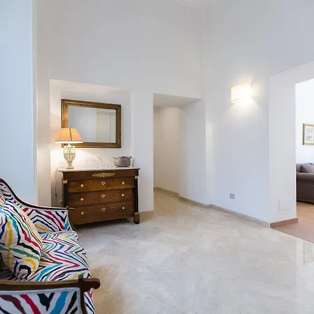 Prestigious Via Barberini Apartment *