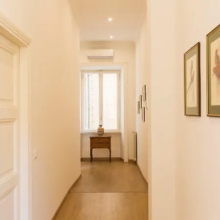 Prestigious Via Barberini Apartment Rome