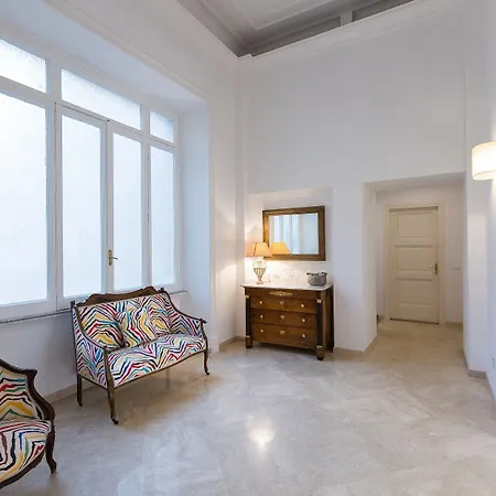 Prestigious Via Barberini Apartment