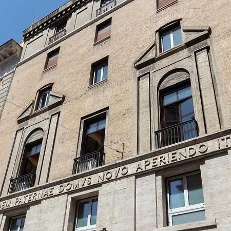 Prestigious Via Barberini Appartement *