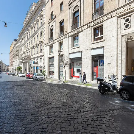 Prestigious Via Barberini Appartement