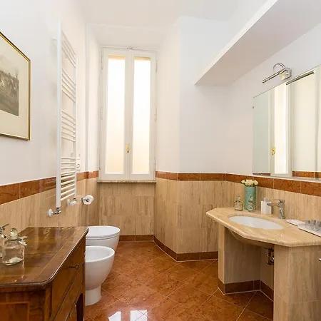 Prestigious Via Barberini Appartement *