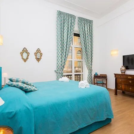 Prestigious Via Barberini Appartement *