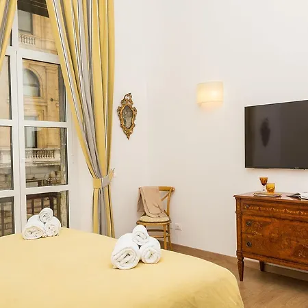 Prestigious Via Barberini Appartement *