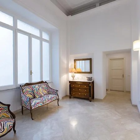 Prestigious Via Barberini Apartment
