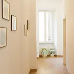 Prestigious Via Barberini Rom